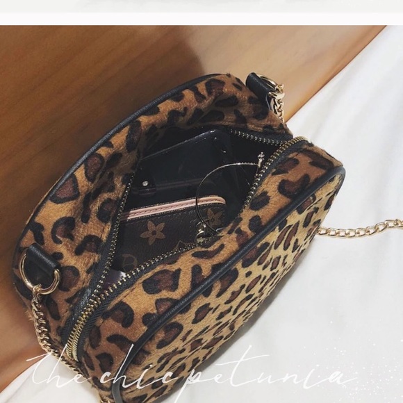 **LAST ONE**Leopard Print Crossbody - Picture 5 of 6